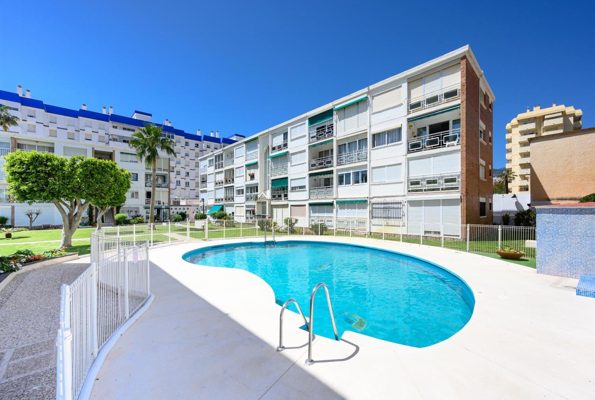 Sea View Apartment เบนัลมาเดนา ภายนอก รูปภาพ